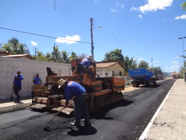 Prefeitura realiza obras de pavimenta&ccedil;&atilde;o asf&aacute;ltica em Bar&atilde;o de Graja&uacute;.(Imagem:FlorianoNews)