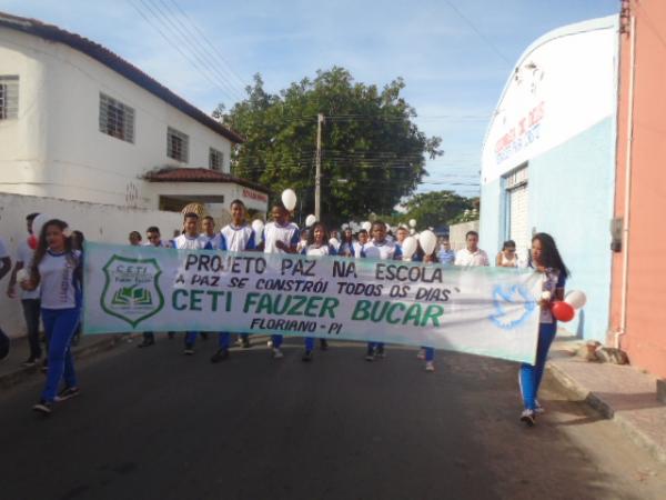 Fauzer Bucar promove Caminhada pela Paz em Floriano