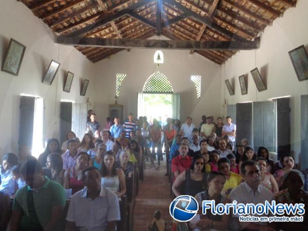 Fieis participaram do encerramento de N. Sr&ordf; do Desterro na comunidade Ara&ccedil;&aacute;s.(Imagem:FlorianoNews)