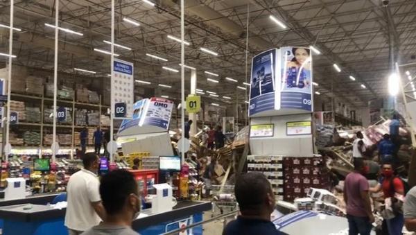 Prateleiras desabam em supermercado de S&atilde;o Lu&iacute;s (MA).(Imagem:Redes sociais)