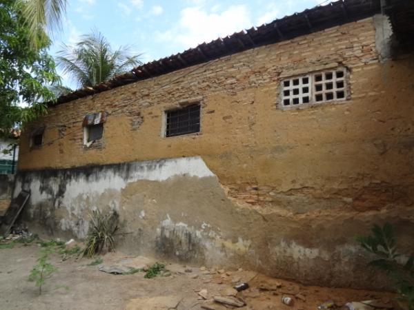 Estrutura do pr&eacute;dio da casa do estudante em Floriano est&aacute; em situa&ccedil;&atilde;o cr&iacute;tica.(Imagem:FlorianoNews)