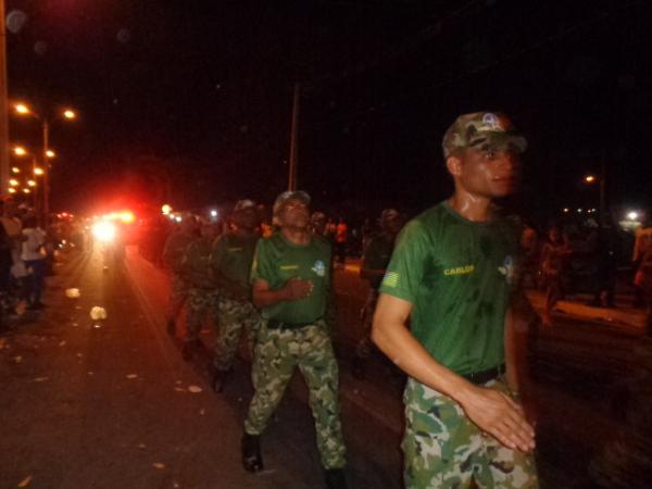 Desfile c&iacute;vico de 7 de Setembro reuniu milhares de pessoas em Floriano.(Imagem:FlorianoNews)