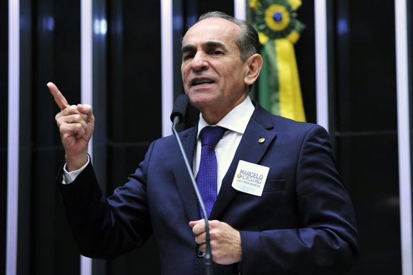 Marcelo Castro cita esperteza da Petrobras em alta nos combustíveis