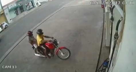 Posto de combustível é alvo de assaltantes no Centro de Floriano