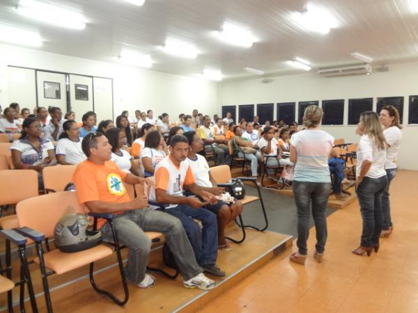 Secretaria de Sa&uacute;de promove reuni&atilde;o com agentes de sa&uacute;de.(Imagem:FlorianoNews)