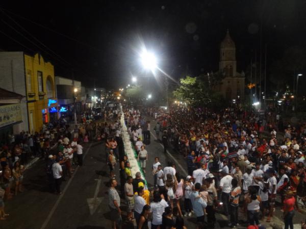 Com bolo de 116 metros, população comemorou aniversário de Floriano