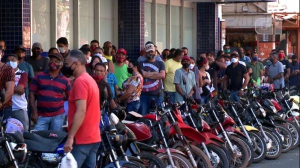  Aglomera&ccedil;&atilde;o na espera para sacar aux&iacute;lio emergencial em ag&ecirc;ncia da Caixa no Centro de Teresina.(Imagem:Reprodu&ccedil;&atilde;o/TV Clube )