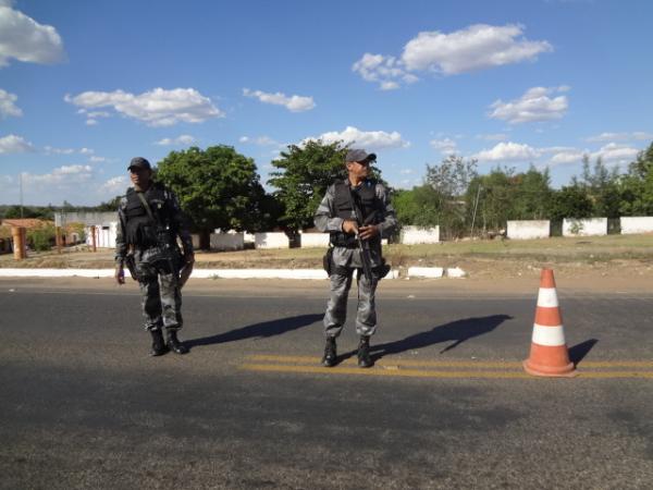 Pol&iacute;cia Militar realizou Opera&ccedil;&atilde;o Fronteira Segura em Floriano.(Imagem:FlorianoNews)