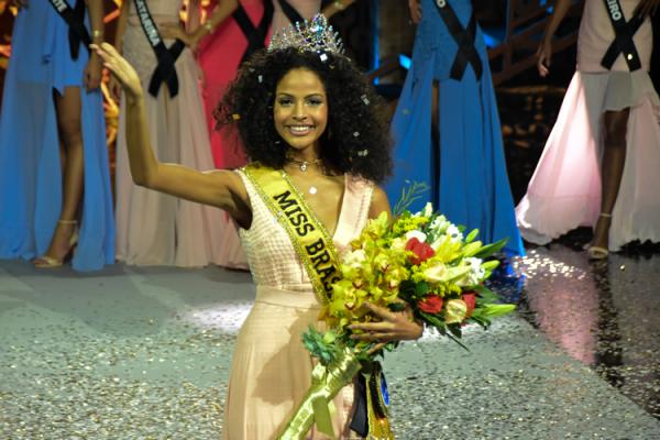 Copa do Mundo e Eleições antecipam o Miss Brasil e Monalysa terá reinado menor