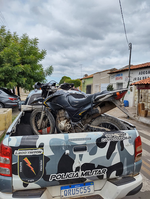 Bandidos invadem casa, agridem vítimas e roubam motocicleta em Campo Maior