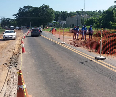Obra na saída de Teresina para o litoral provoca desvio pelo acostamento