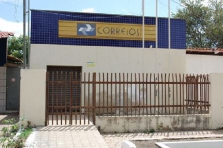 Bandidos trancam funcionários em sala durante assalto aos Correios