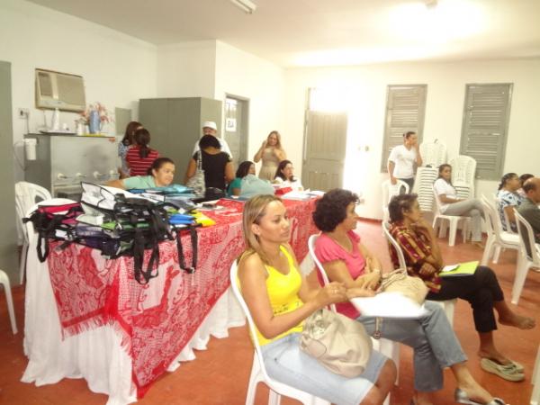 Educadores participam de capacita&ccedil;&atilde;o sobre o uso consciente de energia el&eacute;trica.(Imagem:FlorianoNews)