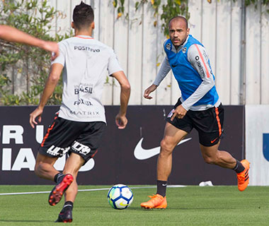 Com Roger no ataque, Corinthians se planeja para enfrentar o Paraná