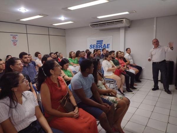 SEBRAE Regional de Floriano promove palestra sobre o impacto da pol&iacute;tica econ&ocirc;mica atual(Imagem:FlorianoNews)