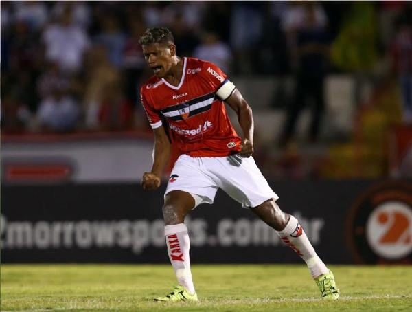  &Iacute;ndio, ex-zagueiro do River-PI.(Imagem: Thiago Calil/Ag&ecirc;ncia Botafogo )
