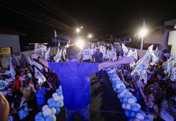 Joel e Ciro são recebidos por multidão em evento de Júnior Percy em Buriti dos Lopes(Imagem:Ascom)