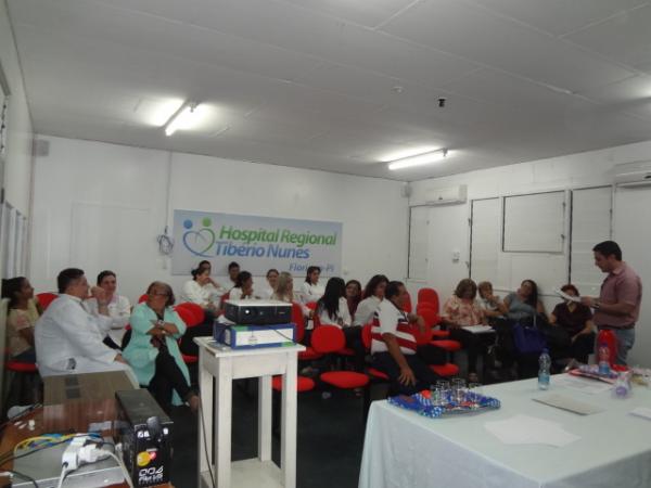 Violência doméstica e sexual foi tema de reunião em Floriano