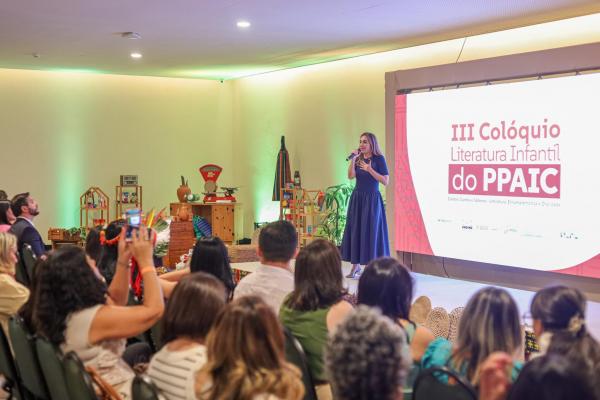 Col&oacute;quio promovido pela Seduc mostra como crian&ccedil;as podem aprender brincando(Imagem:Let&iacute;cia Santos)