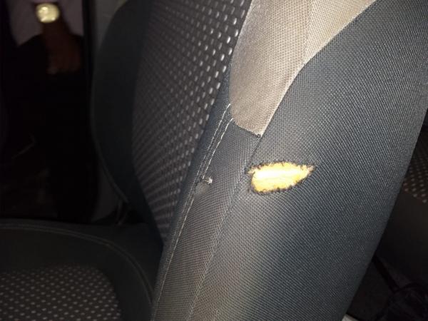 Carro de reportagem da TV Tropical &eacute; alvejado com dois tiros em Floriano(Imagem:Floriano News)