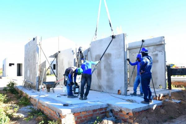 Prefeitura de Floriano visita às obras do programa Minha Casa, Minha Vida no loteamento Bom Jardim(Imagem:Secom)
