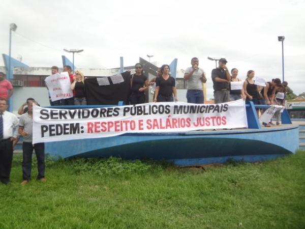 Servidores p&uacute;blicos fazem manifesta&ccedil;&atilde;o em Floriano. (Imagem: FlorianoNews)