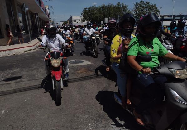 Servidores p&uacute;blicos realizam manifesta&ccedil;&atilde;o por reajuste salarial, em Floriano.(Imagem:FlorianoNews)