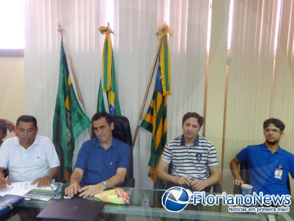 Prefeito e Liga Florianense se re&uacute;nem com desportistas de Floriano.(Imagem:FlorianoNews)