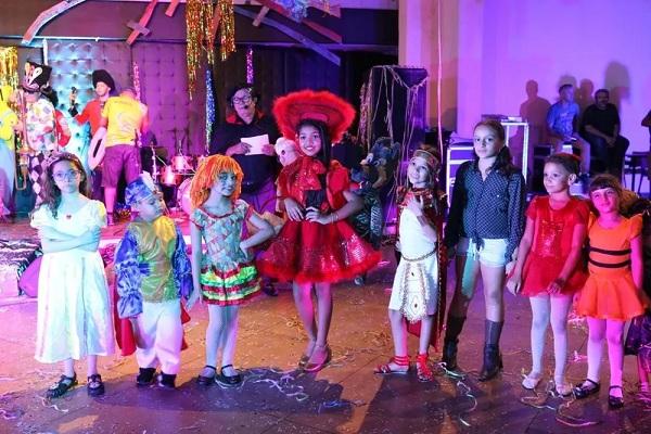  Baile dos Artistas acontece no Clube dos Di&aacute;rios em Teresina nesta sexta (17) e ter&aacute; concurso de fantasia.(Imagem: Reprodu&ccedil;&atilde;o )