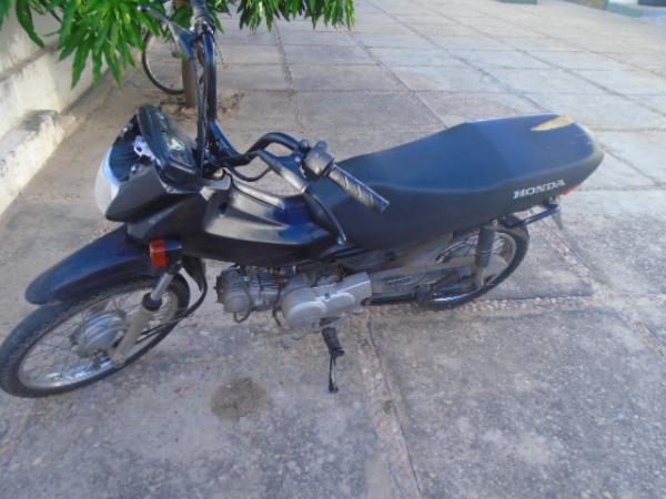 Após denúncia, motocicleta é recuperada pela PM de Floriano
