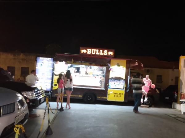 Posto Zito de Floriano recebe Food Truck Chicago Bulls