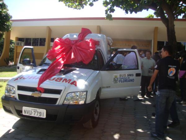 Nova Ambul&acirc;ncia da Secretaria de Sa&uacute;de de  Floriano(Imagem:reda&ccedil;&atilde;o)