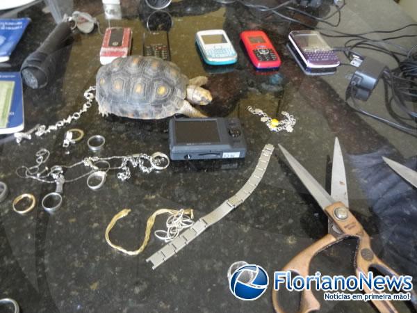 Pol&iacute;cia Militar apreende drogas e produtos de roubo no bairro Taboca.(Imagem:FlorianoNews)