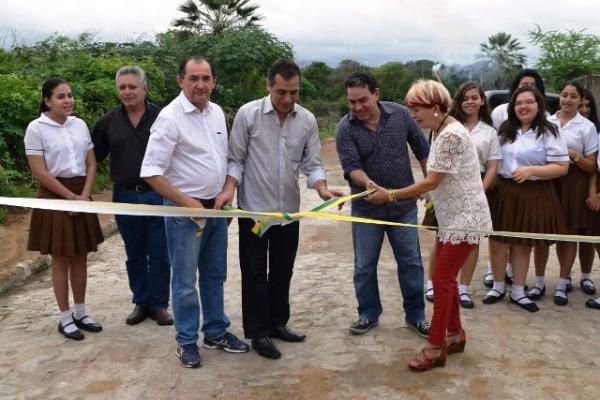Prefeito de Floriano inaugura calçamento da Rua São José