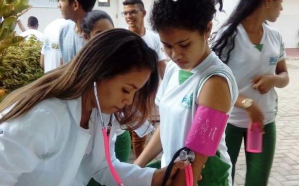 Governo paga mais de R$ 360 mil em bolsa de estágio para estudantes da Educação Profissional