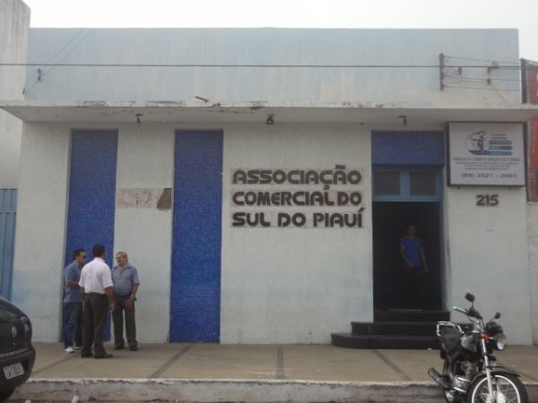 Associa&ccedil;&atilde;o Comercial se re&uacute;ne em Caf&eacute; Empresarial. (Imagem:FlorianoNews)