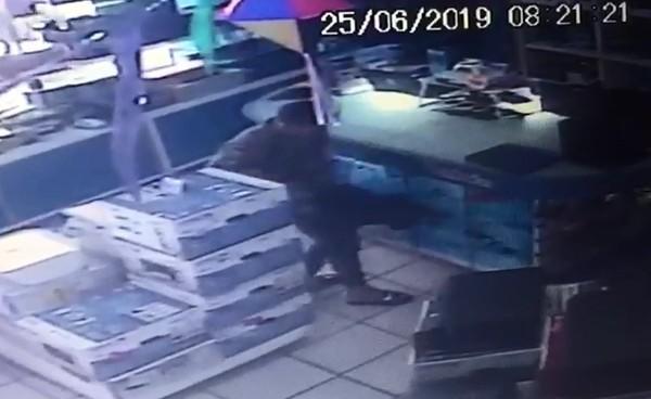Cinco computadores foram furtados de uma s&oacute; vez de loja em Parna&iacute;ba.(Imagem:Reprodu&ccedil;&atilde;o)