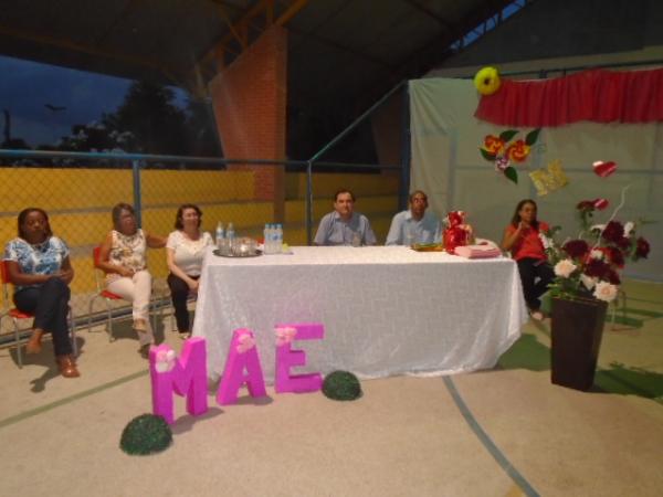 Escola Municipal Jos&eacute; Francisco Dutra realiza festa em homenagem &agrave;s m&atilde;es.(Imagem:FlorianoNews)