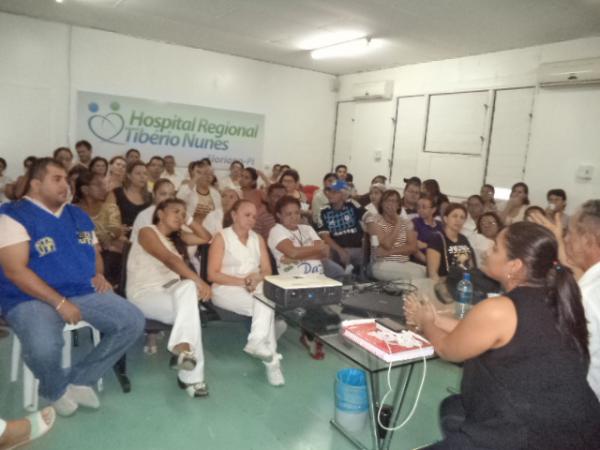 Reuni&atilde;o esclarece d&uacute;vidas sobre a terceiriza&ccedil;&atilde;o do Hospital Regional de Floriano.(Imagem:FlorianoNews)