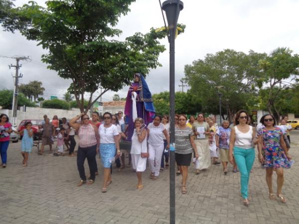 Mulheres participaram da Procissão da Senhora da Soledade em Floriano