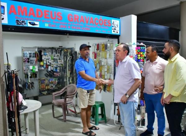 Prefeito de Floriano visita Mercado Público Central e anuncia melhorias.(Imagem:Reprodução/Instagram)