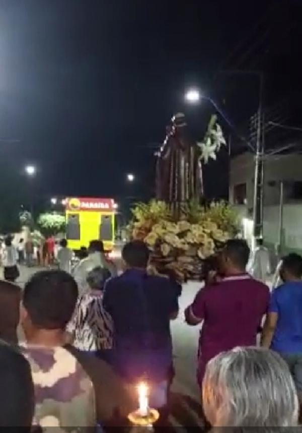 Em Bar&atilde;o de Graja&uacute;, fi&eacute;is participam do encerramento dos festejos de Santo Ant&ocirc;nio(Imagem:Reprodu&ccedil;&atilde;o)