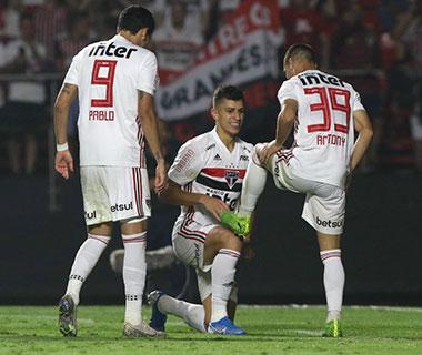 São Paulo bate Internacional e vai à fase de grupos da Libertadores