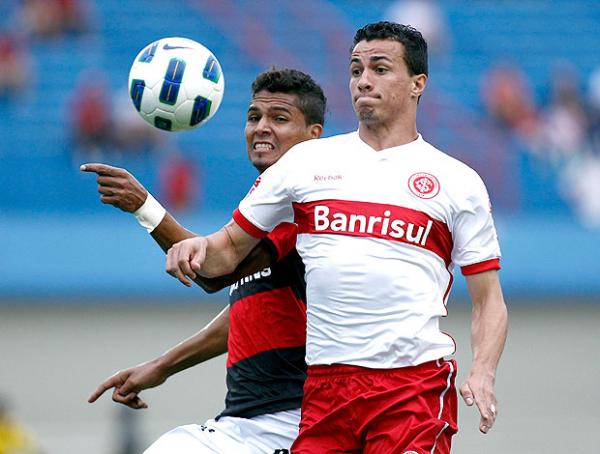 Leandro Dami&atilde;o voltou ao time do Inter contra o Atl&eacute;tico-GO.(Imagem: Ueslei Marcelino / Reuters)