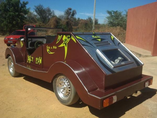 Jovem piauiense cria carro artesanal a partir do chassi de um Fusca