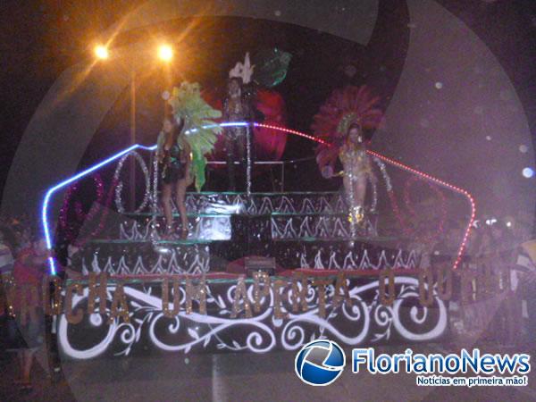 Com homenagem &agrave;s m&atilde;es, Arrocha Um Aperta o Outro &eacute; eleita campe&atilde; do Carnaval 2015.(Imagem:FlorianoNews)