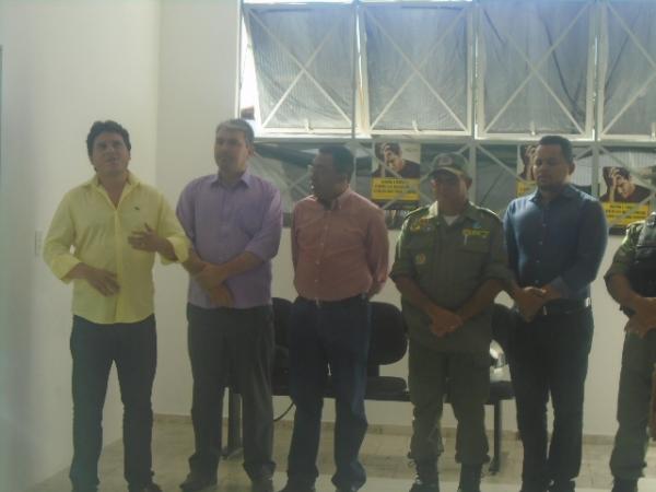 Sutran entrega novo fardamento aos agentes de trânsito de Floriano.(Imagem:FlorianoNews)