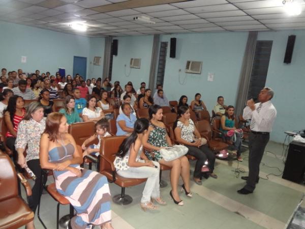 Realizada a palestra "Excelência no Atendimento, o caminho para o sucesso em vendas" em Floriano
