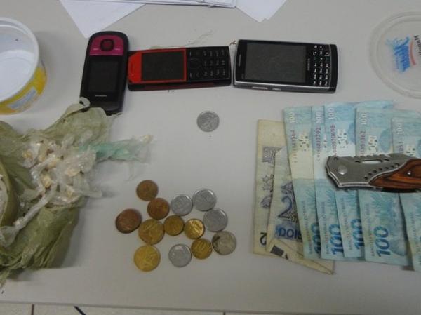 Polícia prende suspeitos de tráfico de drogas na cidade de Água Branca