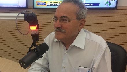 "Se for candidato ao governo, Firmino Filho é favorito", diz Átila Lira